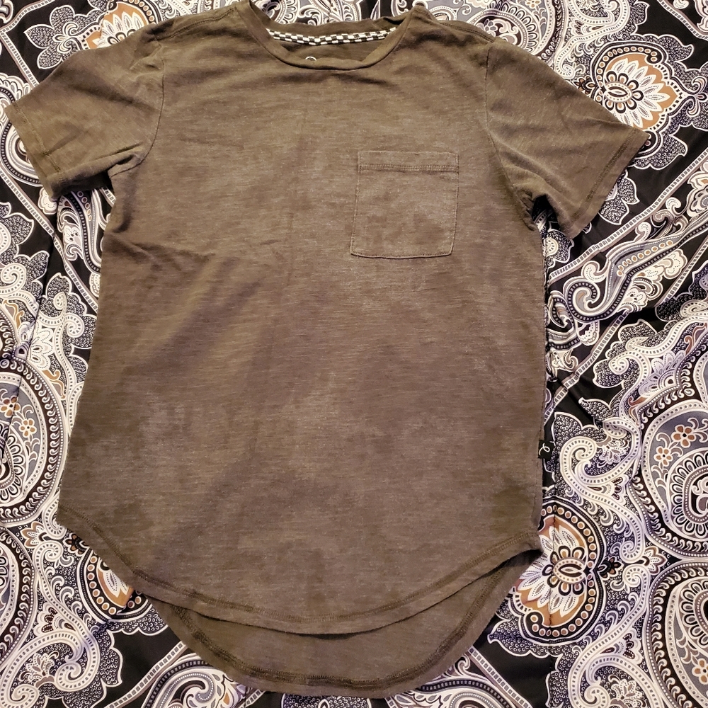 *2-for-$10* Boys Curved Hem Distressed Tee, size Medium 8-10